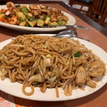 Chef Bo - CM5. Chicken Chow Mein - Chinese Near Me - Sacramento, California Chef Bo - CM5. Chicken Chow Mein - Chinese Near Me - Sacramento, California