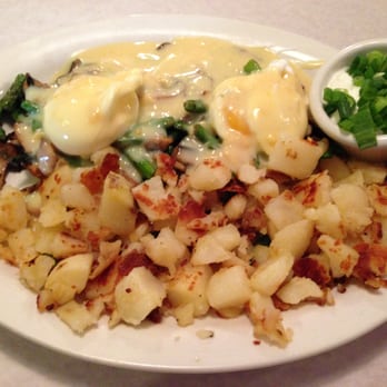 Dancing Tomato Caffé - Asparagus Benedict - Italian Near Me - Yuba City, California Dancing Tomato Caffé - Asparagus Benedict - Italian Near Me - Yuba City, California