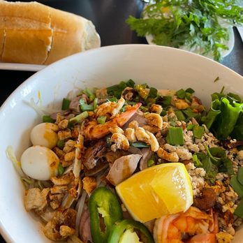 Lemon Pepper Vietnamese Cuisine - Hu tieu kho (soup on side) - so good - Vietnamese Near Me - Oakland, California