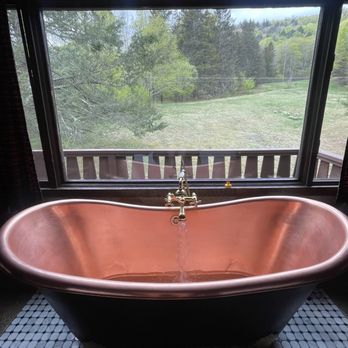 Urban Cowboy Lodge - Bath tub in the room - Bed & Breakfast Near Me - Big Indian, New York