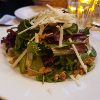 Baci & Abbracci - Mixed greens, apples, walnut and cheese with a balsamic dressing - Pizza Near Me - Brooklyn, New York