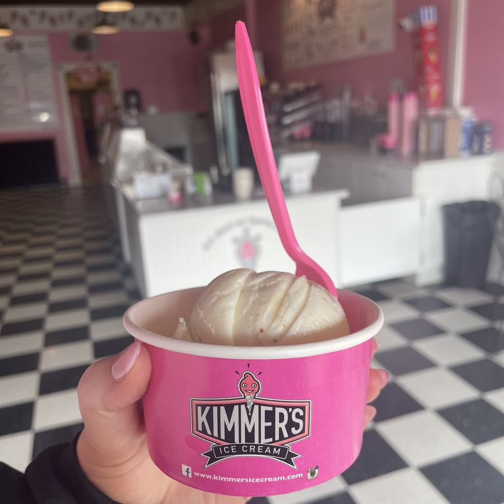 Kimmer's Ice cream - White chocolate salted oatmeal cookie - Ice Cream & Frozen Yogurt Near Me - Wheaton, Illinois Kimmer's Ice cream - White chocolate salted oatmeal cookie - Ice Cream & Frozen Yogurt Near Me - Wheaton, Illinois