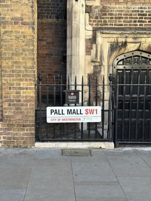 St. James's Palace by null