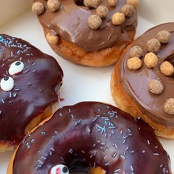 Humm Donuts - Donut's cassis + Donut's Nutella Reese's