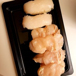 Kura Revolving Sushi Bar - Seared Scallop Mayo and Squid Nigiri || IG: @misspiggyeats