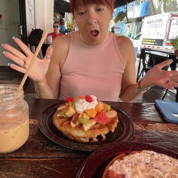 Madrez Café - Waffle with yogurt and fresh fruit. - Breakfast & Brunch Near Me - Playa del Carmen, ROO