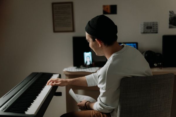 Virtual Piano Lessons!- 25 years experience - Learn from the comfort of your own home with virtual live piano lessons!