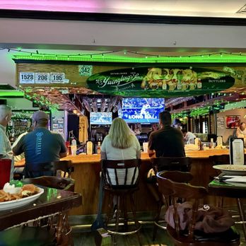 Finnagels - Bar area - American Near Me - Clinton, New Jersey