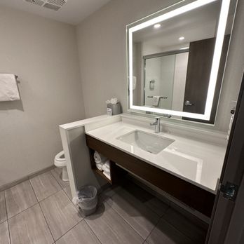 Holiday Inn Express - Bathroom - Hotels Near Me - Cape Canaveral, Florida