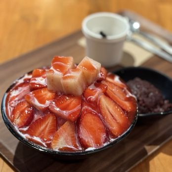 Sul & Beans - Fresh Strawberry Bingsoo with side of red bean. - Shaved Ice Near Me - Buena Park, California Sul & Beans - Fresh Strawberry Bingsoo with side of red bean. - Shaved Ice Near Me - Buena Park, California