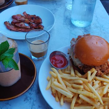 H Cafe - Chicken Sandwich - Breakfast & Brunch Near Me - Los Angeles, California