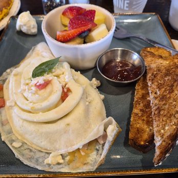 First Watch - Healthy turkey with fruit instead of tomato slices, Excellent! - Breakfast & Brunch Near Me - Orlando, Florida First Watch - Healthy turkey with fruit instead of tomato slices, Excellent! - Breakfast & Brunch Near Me - Orlando, Florida