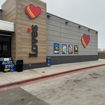 Love's Travel Stop - the front of the store - Gas Stations Near Me - Muscatine, Iowa