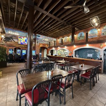 Taqueria El Toro - Big dining room - Mexican Near Me - Milwaukee, Wisconsin