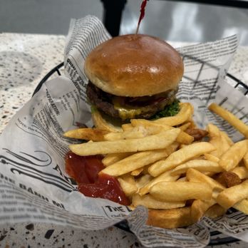 Gene’s Bistro - Crispy bacon cheeseburger - New American Near Me - Chicago, Illinois