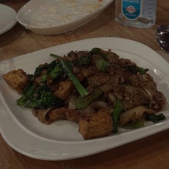 Bai Tong Thai Street Cafe - Pad Sei Ew - Thai Near Me - Seattle, Washington