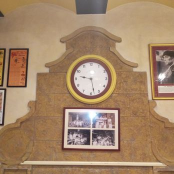 La Monumental - Restaurante la Monumental (Sevilla). Detalle reloj - Tapas Bars Near Me - Seville, SE