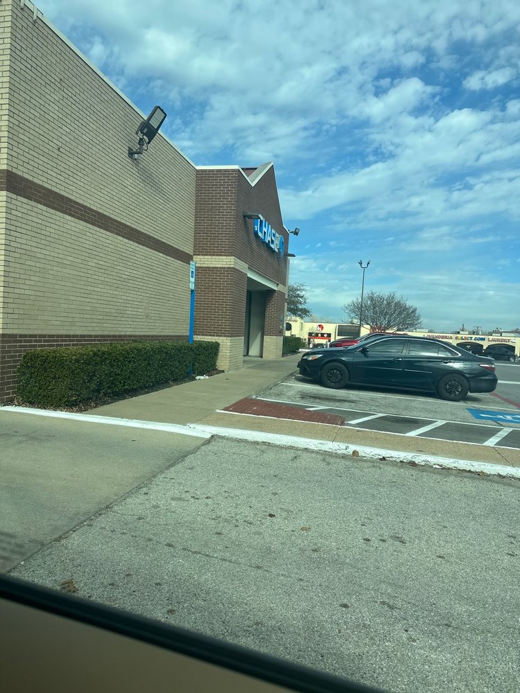 CHASE BANK Open for Business 755 Lamar Blvd W, Arlington, Texas