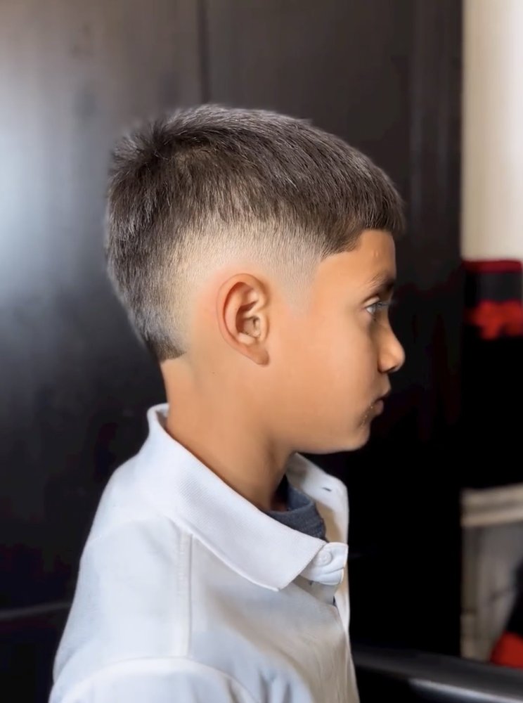 Tay's Barbershop Logo