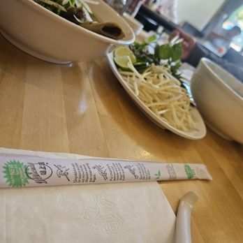 Pho Divis - Small bowl (left) vs large bowl (right) - Vietnamese Near Me - San Francisco, California Pho Divis - Small bowl (left) vs large bowl (right) - Vietnamese Near Me - San Francisco, California