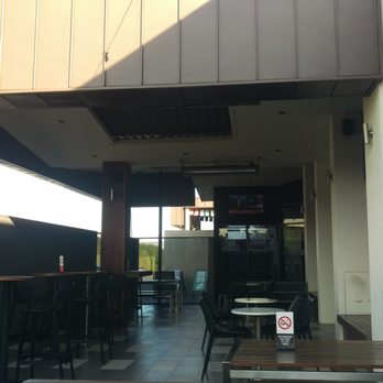 Roxburgh Park Hotel - Beer Garden - Hotels Near Me - Melbourne, VIC