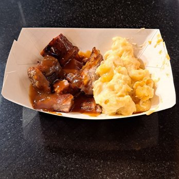 Uncle John’s BBQ - Mac & Cheese w/ Beef Rib Tips & Hot Links. - Barbeque Near Me - Chicago, Illinois Uncle John’s BBQ - Mac & Cheese w/ Beef Rib Tips & Hot Links. - Barbeque Near Me - Chicago, Illinois