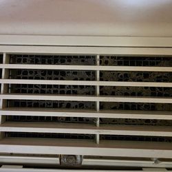Motel 6 - Dirty AC vent