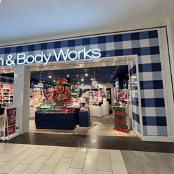 Bath & Body Works - Store front