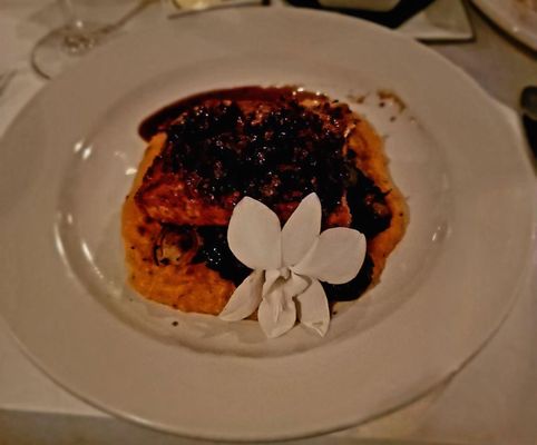 Lucia's On The Lake by null