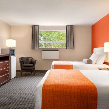 Howard Johnson by Wyndham Gravenhurst - Guest room - Hotels Near Me - Gravenhurst, Ontario Howard Johnson by Wyndham Gravenhurst - Guest room - Hotels Near Me - Gravenhurst, Ontario