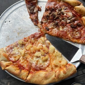 Grateful Head Pizza Oven & Tap Room - Pizza Near Me - Broken Bow, Oklahoma Grateful Head Pizza Oven & Tap Room - Pizza Near Me - Broken Bow, Oklahoma