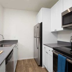 eaves Old Town Pasadena - Renovated Kitchen with Stainless Steel Appliances