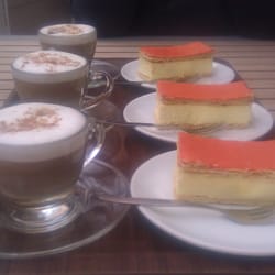 Intratuin Leidsche Rijn - Specialty cappuccinos and free oranje tompoucen.
