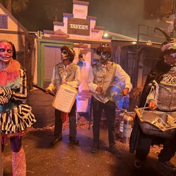 The Queen Mary's Dark Harbor - Performers giving it their all