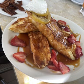Cream Pot - Rum French Toast - Breakfast & Brunch Near Me - Honolulu, Hawaii Cream Pot - Rum French Toast - Breakfast & Brunch Near Me - Honolulu, Hawaii
