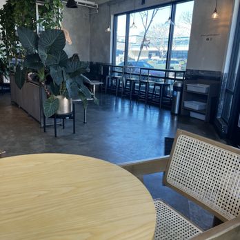 The Boy & The Bear - Seating area - Coffee Roasteries Near Me - Westchester, California