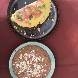 Tinga Omelette and beans