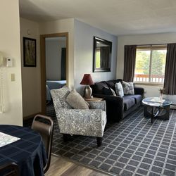 Milford Motel on the River - two bedroom suite