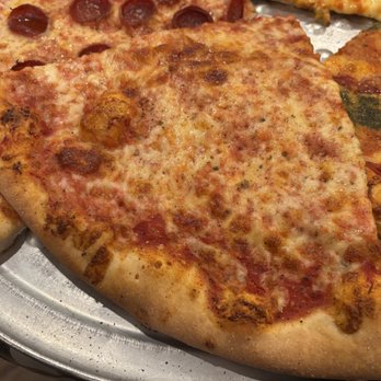 LA Bella Roma Pizzeria - Regular slice (that's a single!) - Pizza Near Me - Paramus, New Jersey