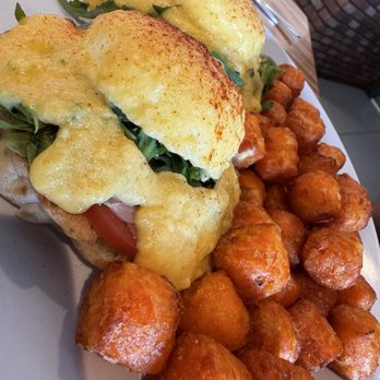 DiBella’s Brunch N’ Booze - Different angle of bougie eggs Benedict - Breakfast & Brunch Near Me - Oro Valley, Arizona DiBella’s Brunch N’ Booze - Different angle of bougie eggs Benedict - Breakfast & Brunch Near Me - Oro Valley, Arizona