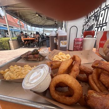 Lil Piggy's Bar-B-Q - Onion rings were okay but do not get this Mac lol - Barbeque Near Me - Coronado, California Lil Piggy's Bar-B-Q - Onion rings were okay but do not get this Mac lol - Barbeque Near Me - Coronado, California