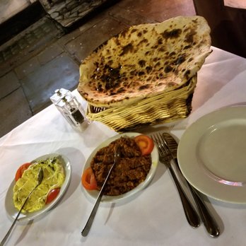 Iran Restaurant - Bread with dipping sauces - Persian/Iranian Near Me - London, XGL