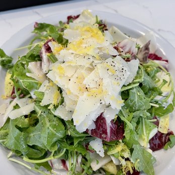 Sei Pizza Bar - Tricolore Salad - Pizza Near Me - Los Angeles, California