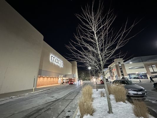 Staten Island Mall by null