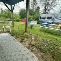 The Gal's Place - Lots of seating and covered tables out back
