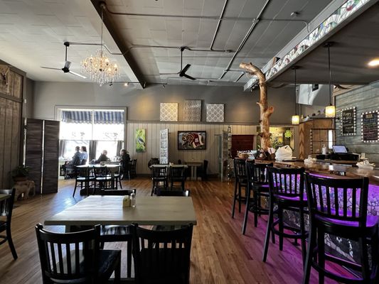 Lulu's On Main by null