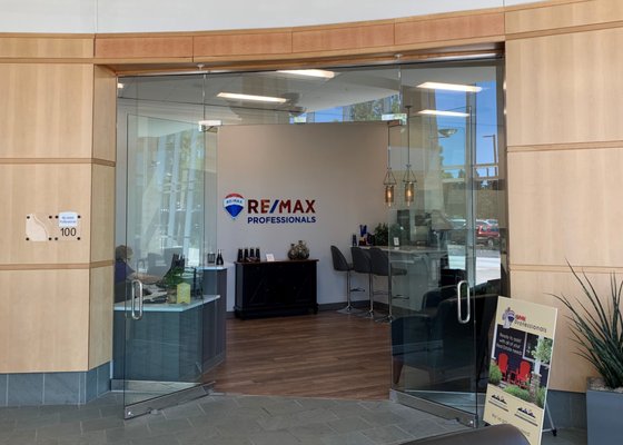 RE/MAX PROFESSIONALS - HIGHLANDS RANCH - 1745 Shea Center Dr, Highlands ...