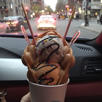 Zoé - Egg waffle with mango and red bean. - Desserts Near Me - Montreal, Quebec Zoé - Egg waffle with mango and red bean. - Desserts Near Me - Montreal, Quebec