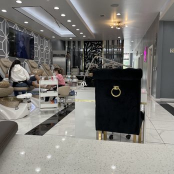 Aria Nail Lounge - Nail Salons Near Me - Pasadena, California