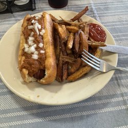 Maxine’s Kountry Kitchen - Chili Dog